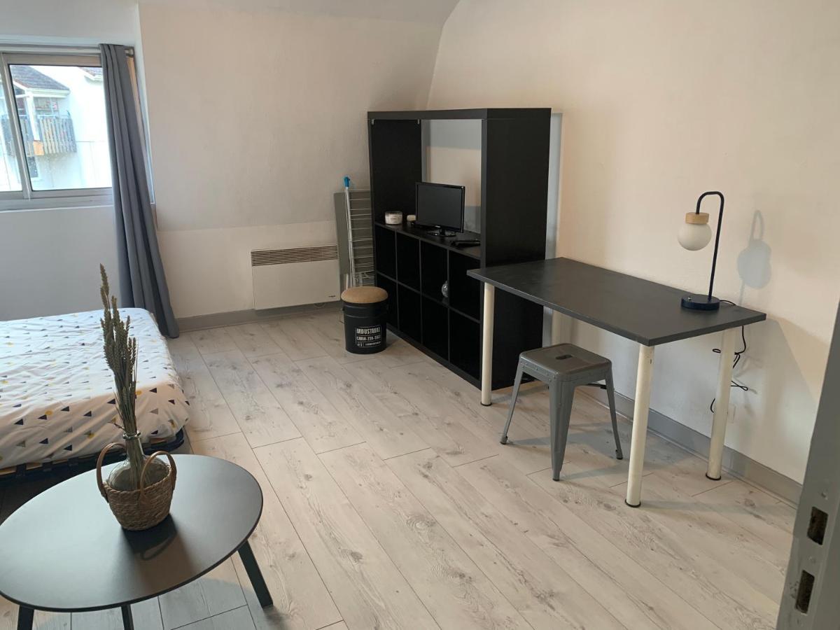 Joli Studio Avec Garage Prive Apartment Tarbes Luaran gambar